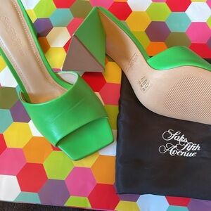 Saks Faith Ave Leather Slip on Mules Green S-7 3.5”